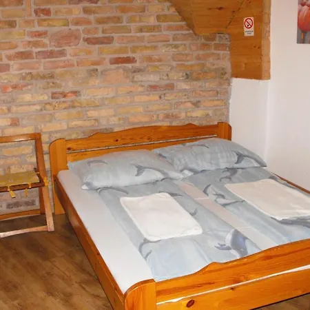 Hungaria 2*